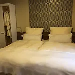 伽斯特翰斯莫妮卡酒店 招待所